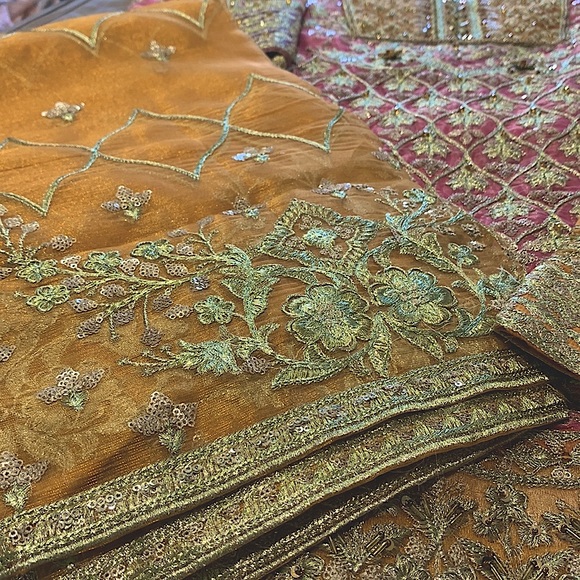 Pakistani Kurta, Pants and Deuppatta. Original Maryam and Maria. - Picture 7 of 8